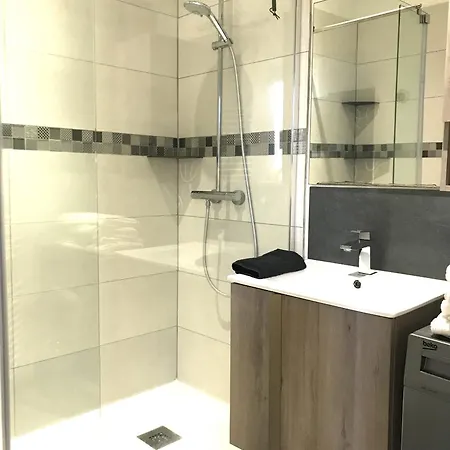 Le Larbaud 7 - Hypercentre - Proche Thermes & Parc Apartman *