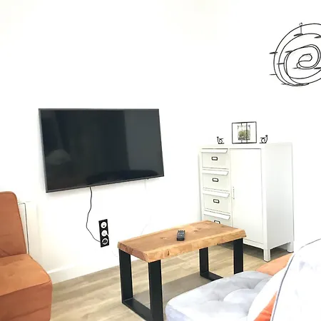 Le Larbaud 7 - Hypercentre - Proche Thermes & Parc Apartman
